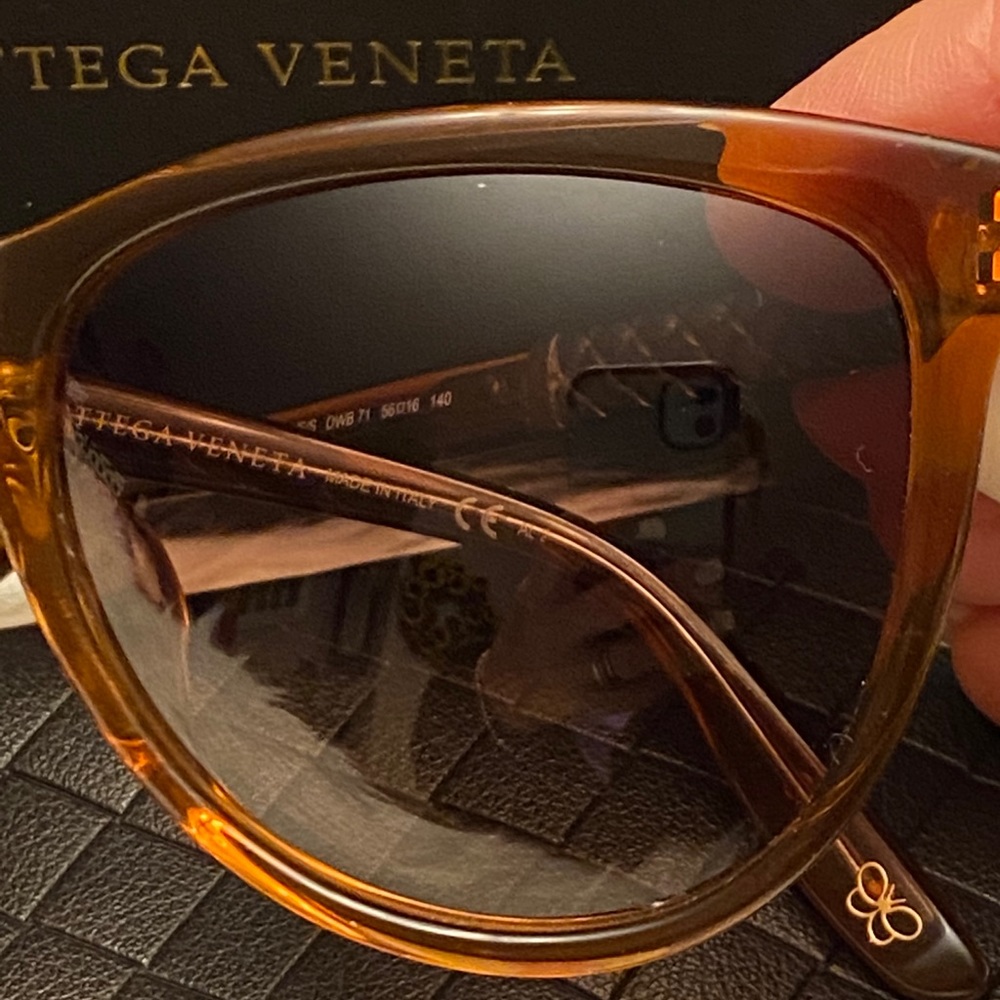 Bottega Veneta Lady Sunglasses - Picture 11 of 15